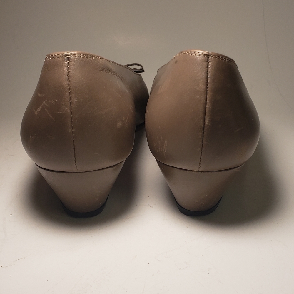 Ferragamo Tan and Black Gold Logo Heels - Picture 4 of 8